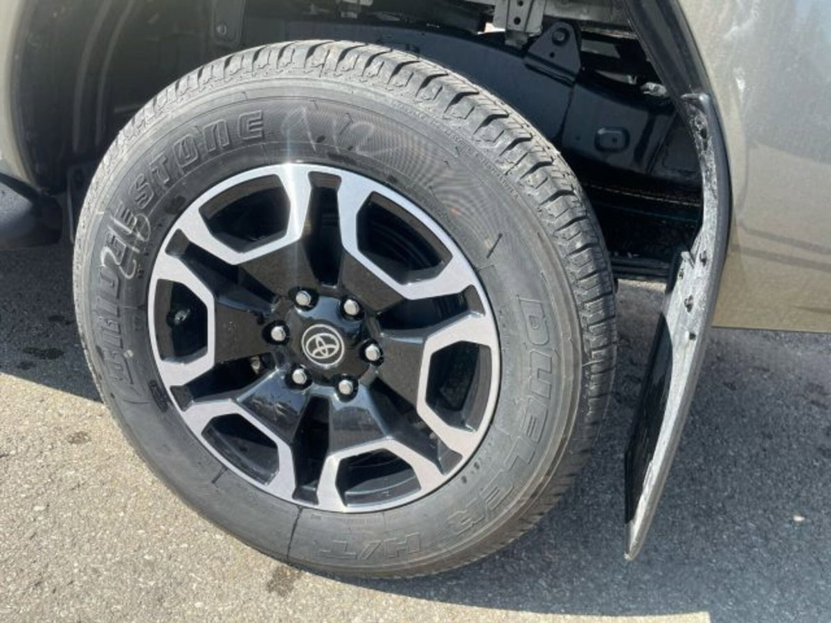 Toyota Hilux 2.D-4D 4WD porte Double Cab Executive (9)
