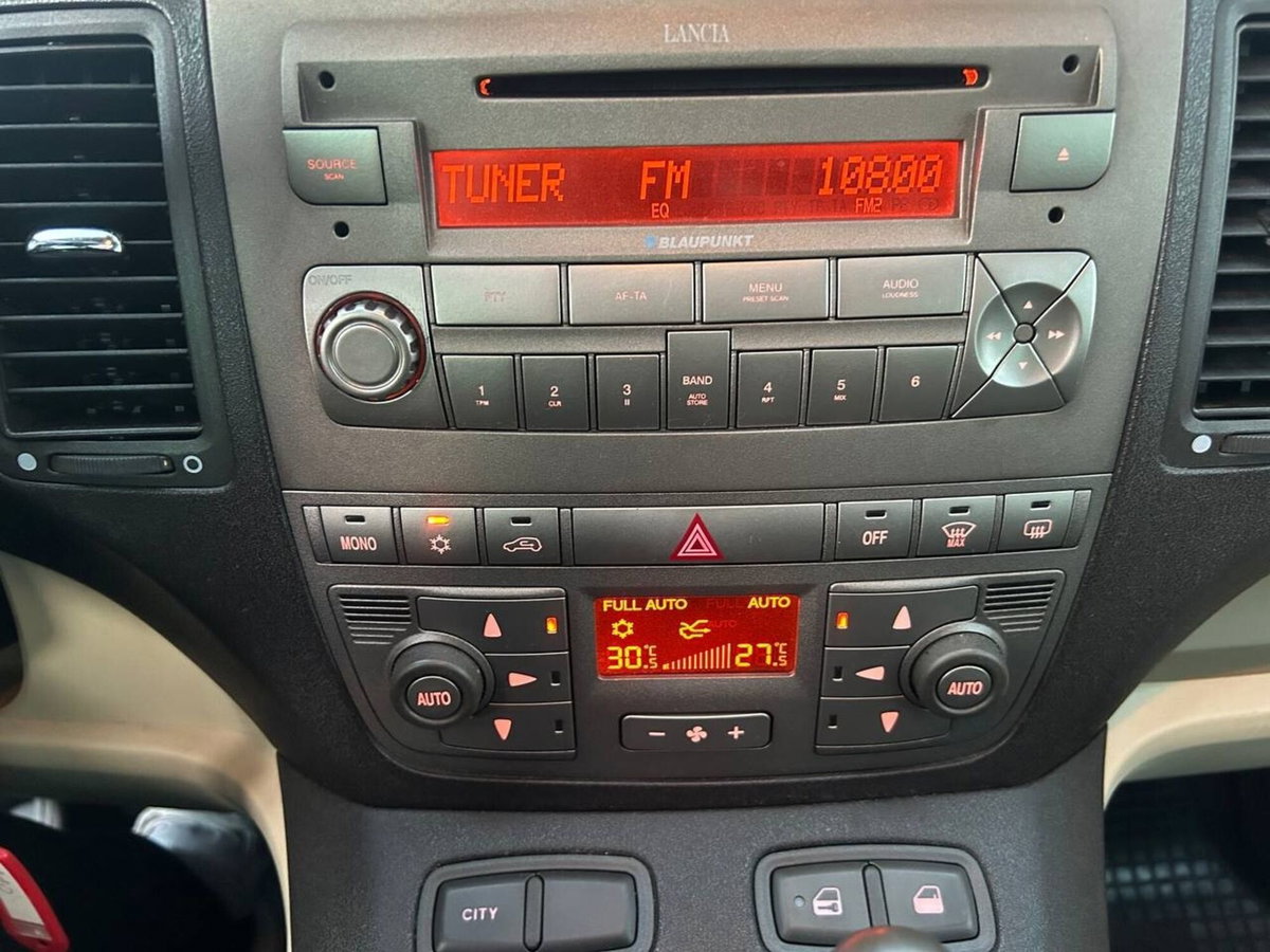 Lancia Musa 1.4 16V Oro (16)