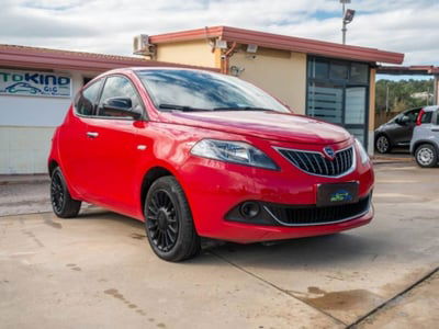 Lancia Ypsilon 1.0 FireFly 5 porte S&S Hybrid Silver Plus usata