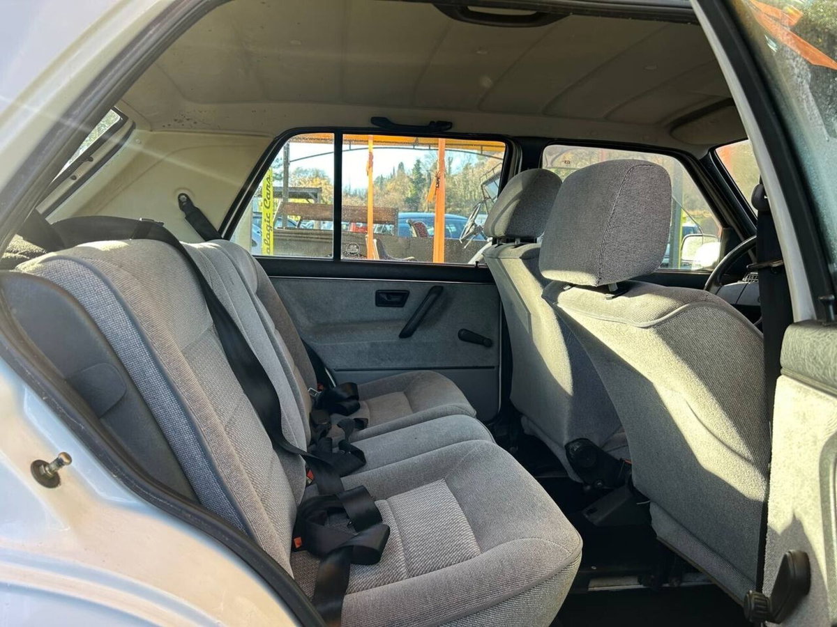 Volkswagen Golf 1300 5 porte GL (9)