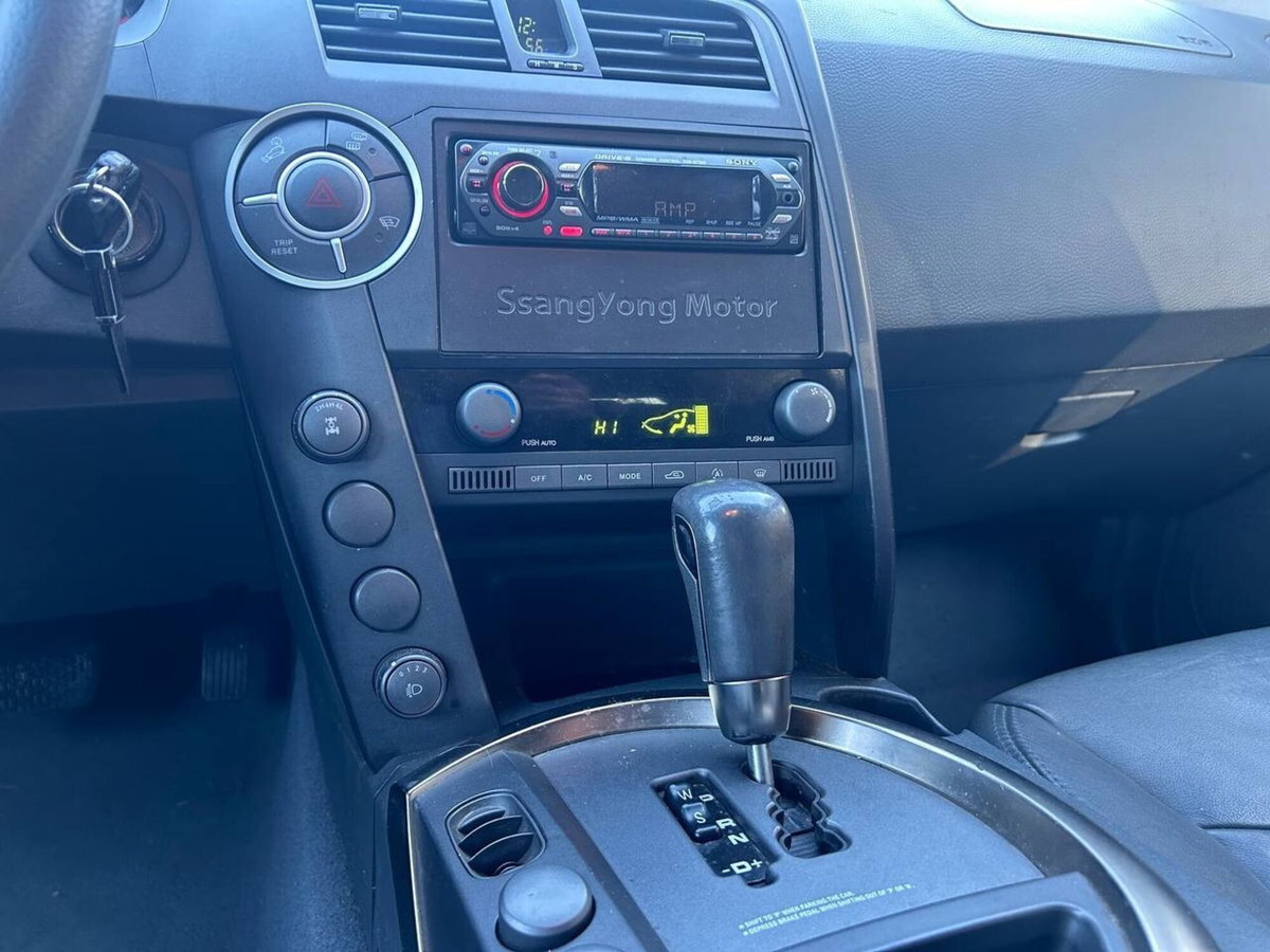 Ssangyong Kyron 2.0 XDi Premium (13)