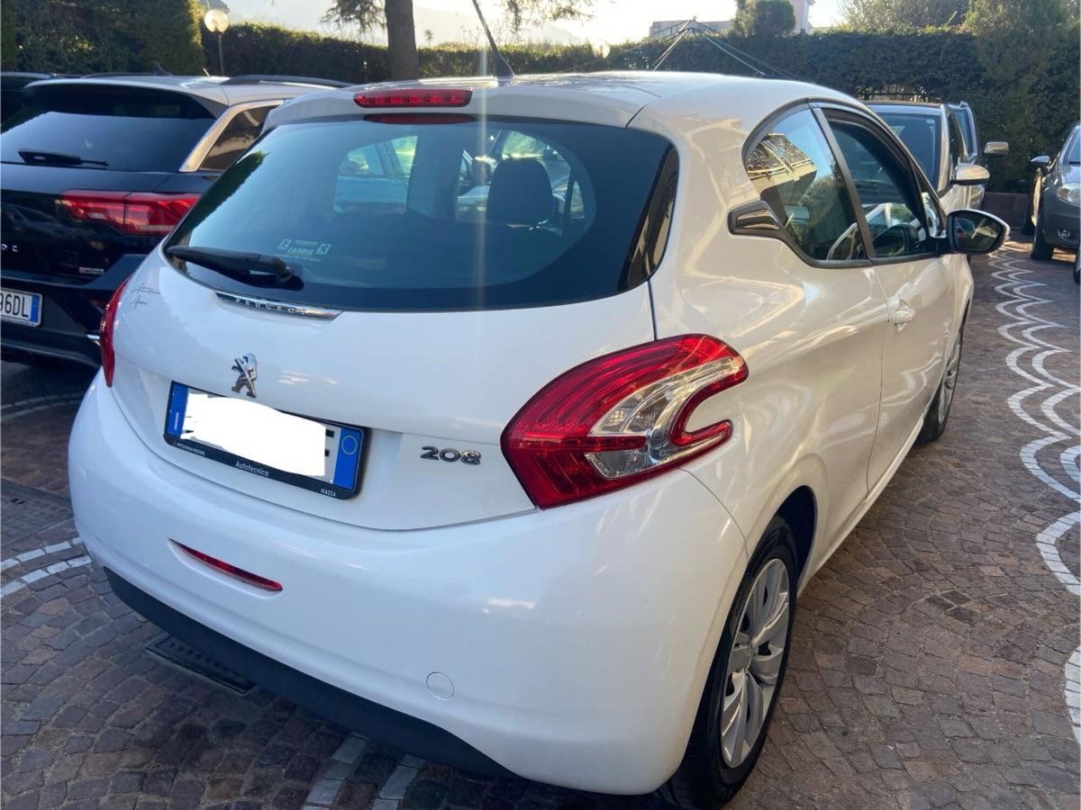 Peugeot 208 VTi 82 CV 3 porte Allure (2)