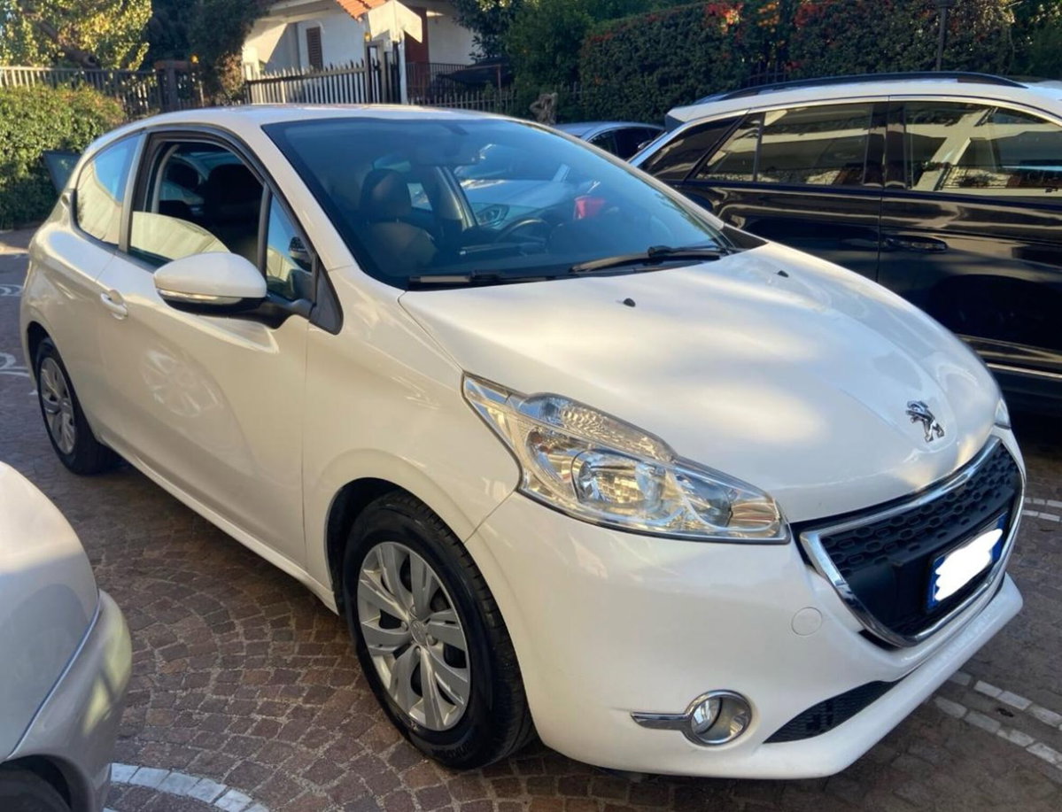 Peugeot 208 VTi 82 CV 3 porte Allure (5)