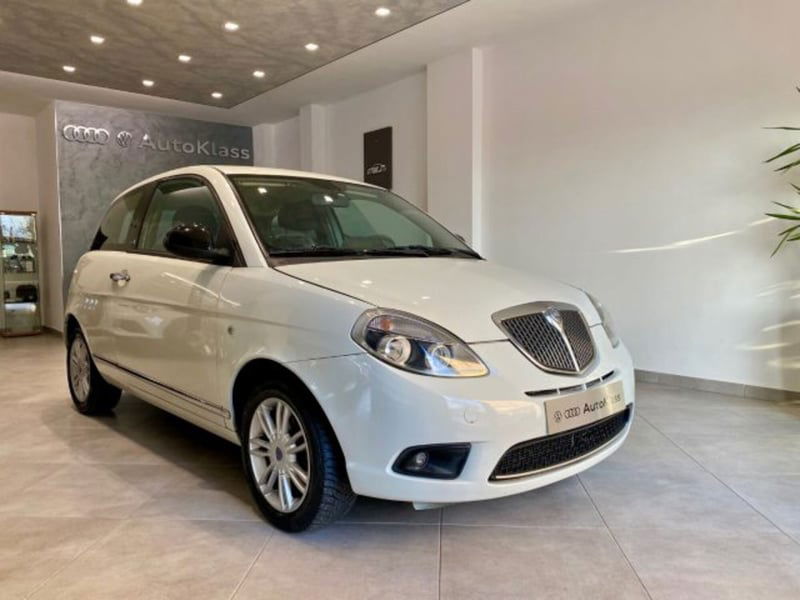 Lancia Ypsilon 1.3 MJT 75 CV Unyca
