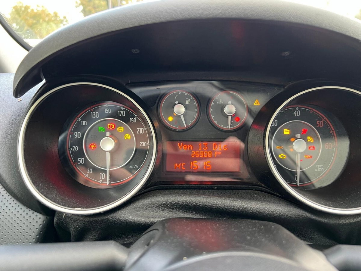 Fiat Punto Evo 1.6 Mjt DPF 3 porte Sport (9)