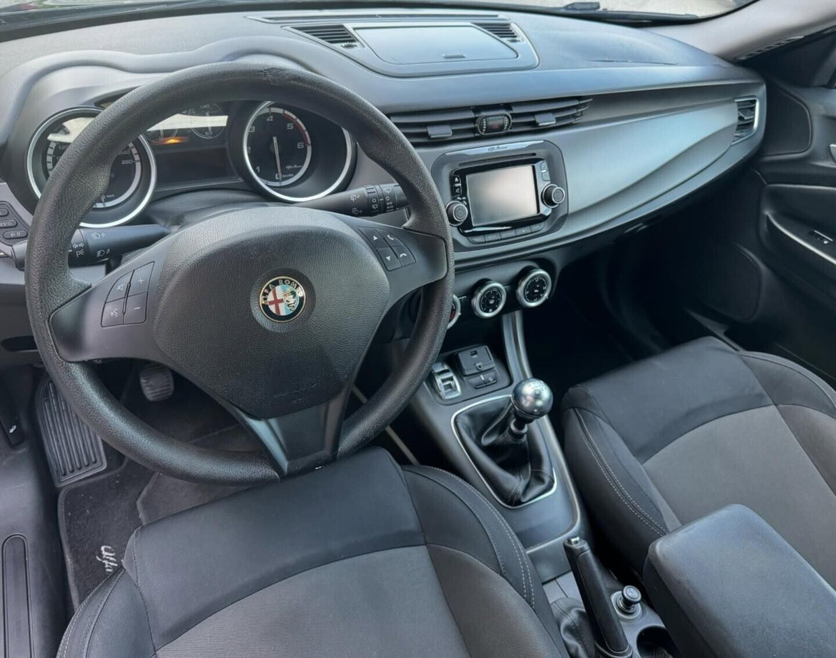 Alfa Romeo Giulietta 1.6 JTDm-2 Exclusive (10)
