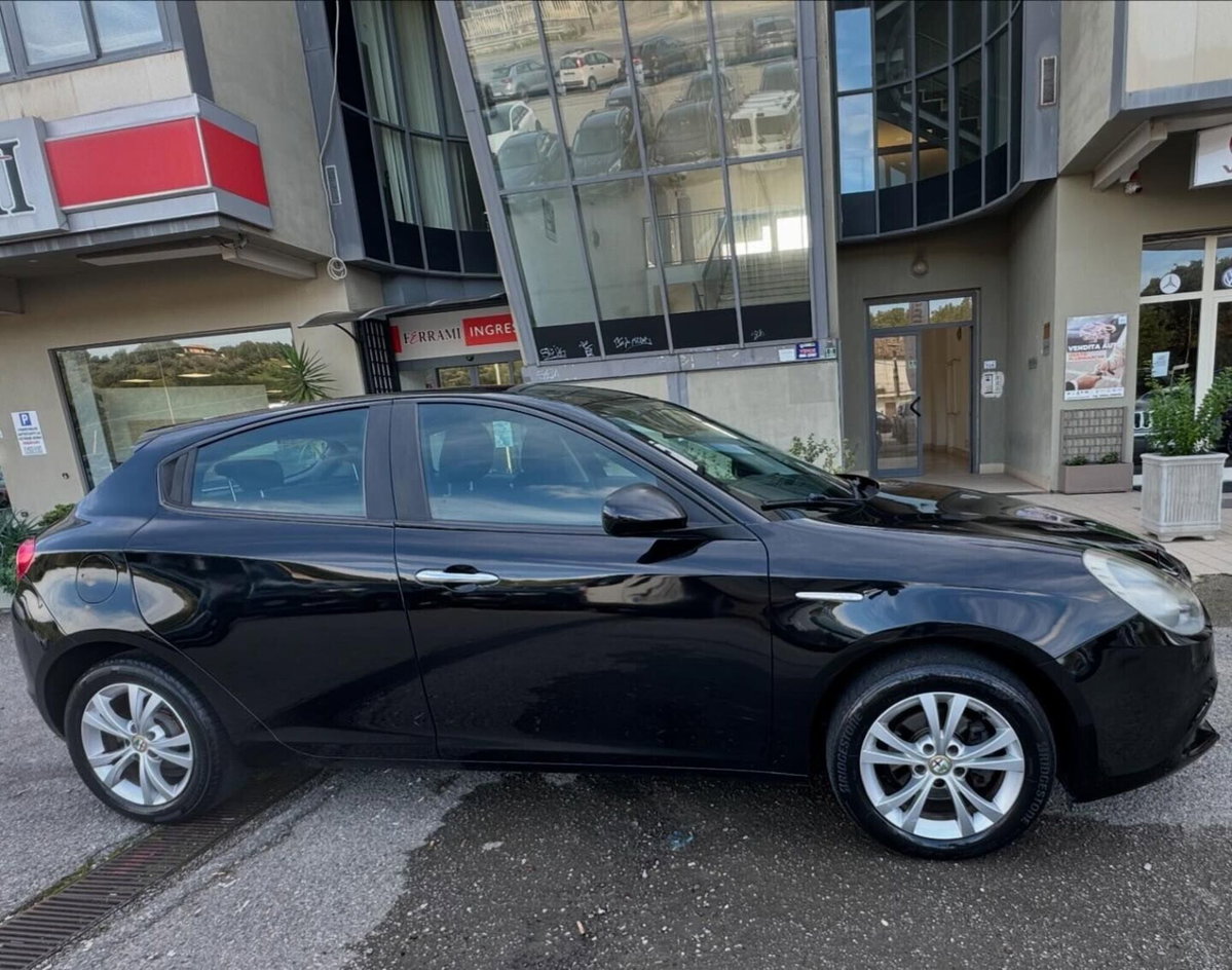Alfa Romeo Giulietta 1.6 JTDm-2 Exclusive (6)