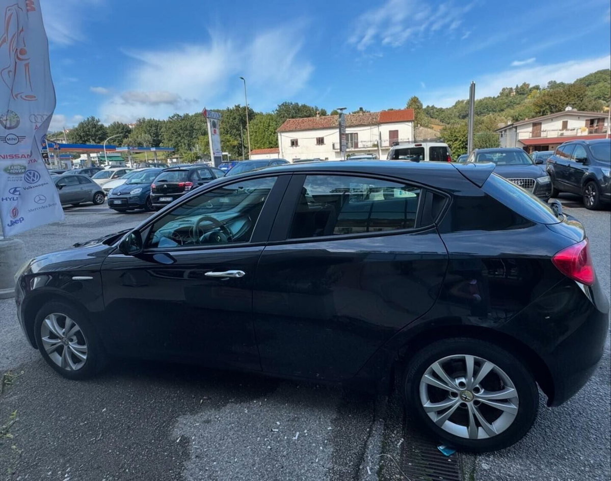 Alfa Romeo Giulietta 1.6 JTDm-2 Exclusive (7)