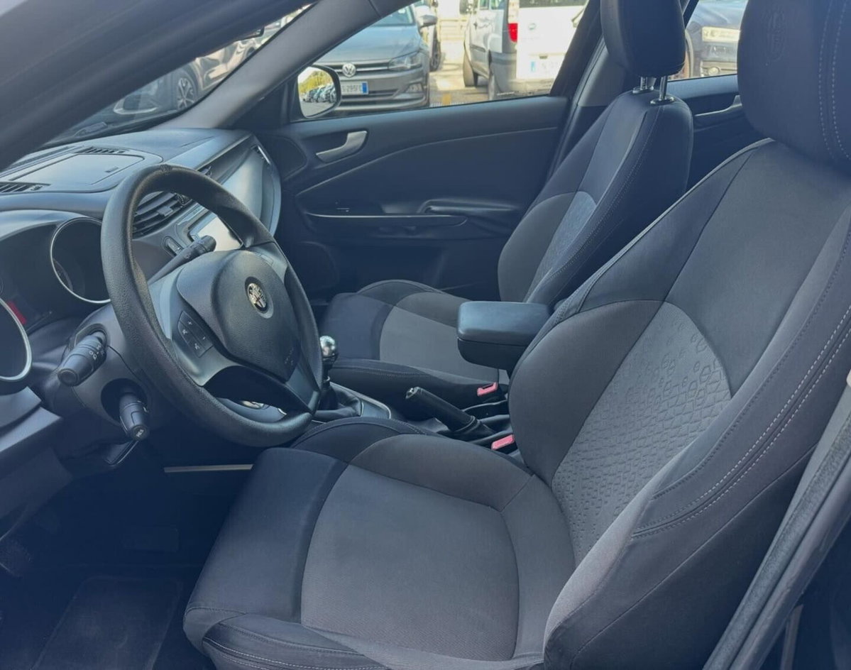 Alfa Romeo Giulietta 1.6 JTDm-2 Exclusive (8)
