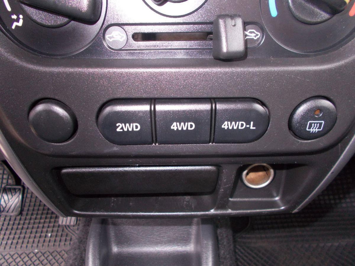 Suzuki Jimny 1.5 DDiS cat 4WD JLX Più (11)