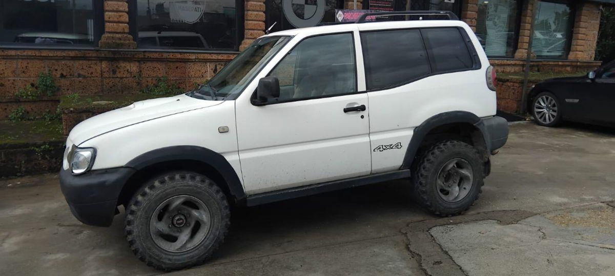 Nissan Terrano II 2.7 Tdi 3 porte Anniversary (3)