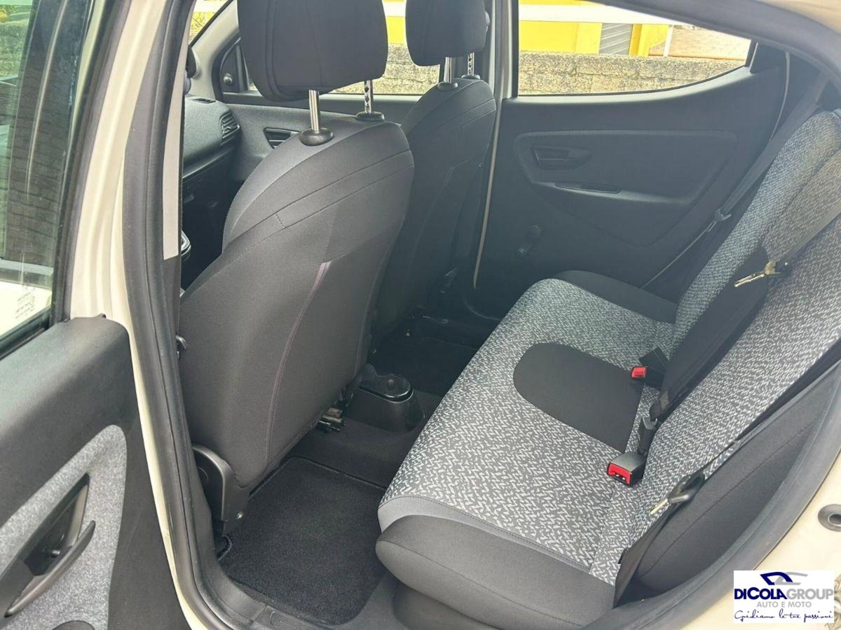 Lancia Ypsilon 1.2 69 CV 5 porte Platinum (10)