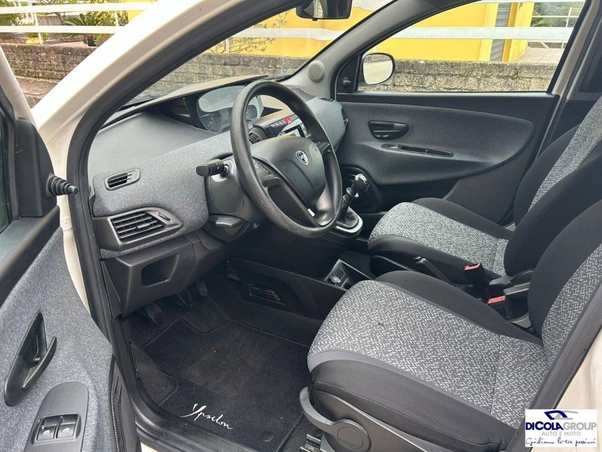 Lancia Ypsilon 1.2 69 CV 5 porte Platinum (11)
