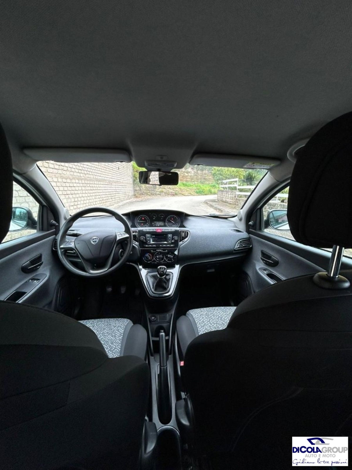 Lancia Ypsilon 1.2 69 CV 5 porte Platinum (13)