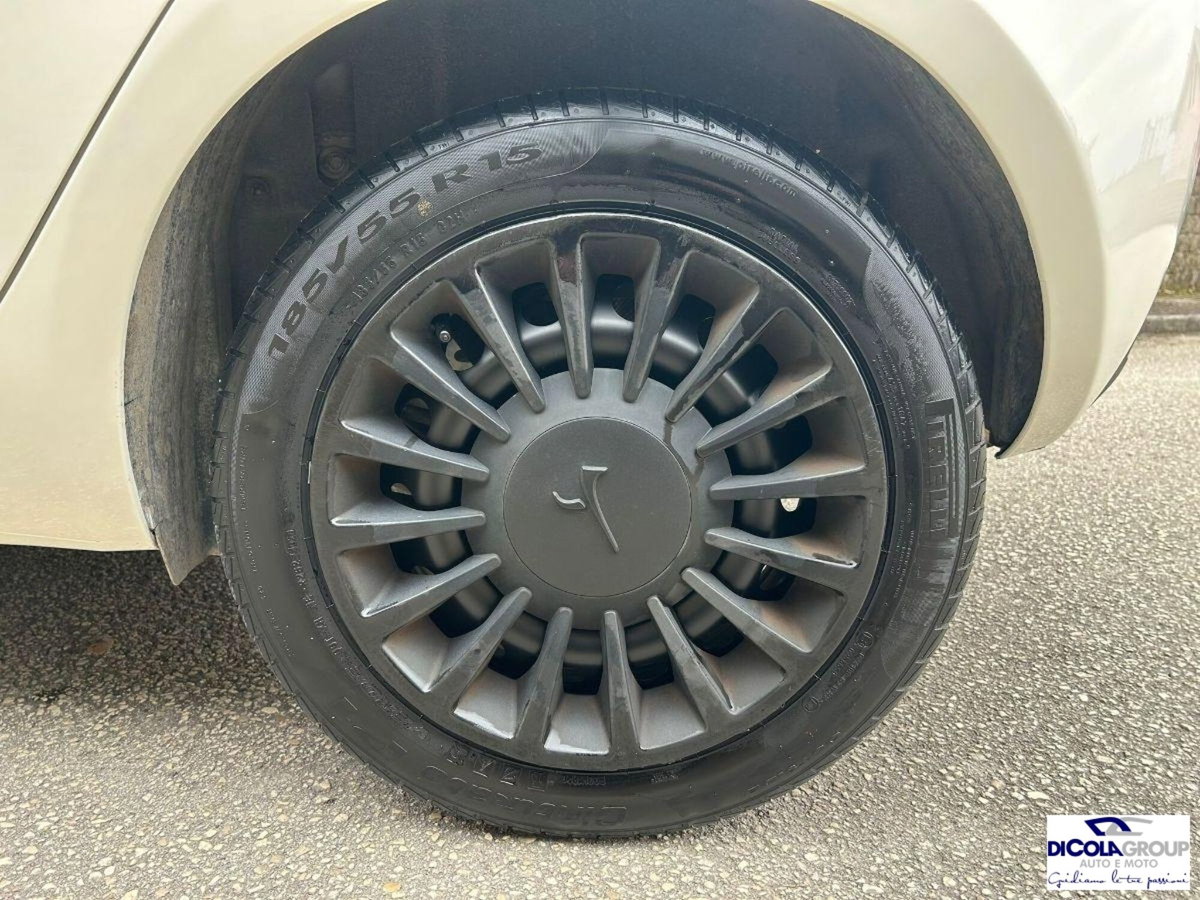 Lancia Ypsilon 1.2 69 CV 5 porte Platinum (15)