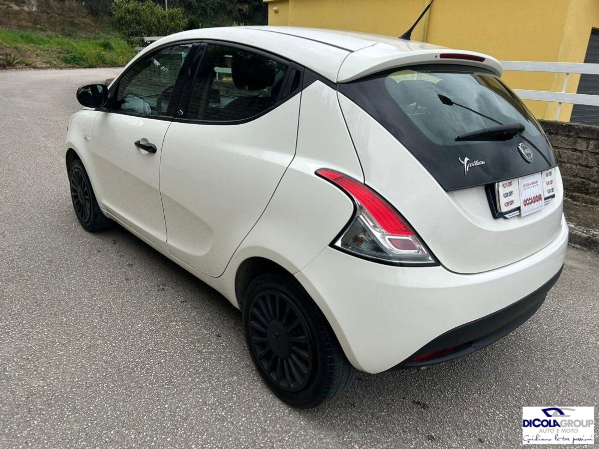 Lancia Ypsilon 1.2 69 CV 5 porte Platinum (3)