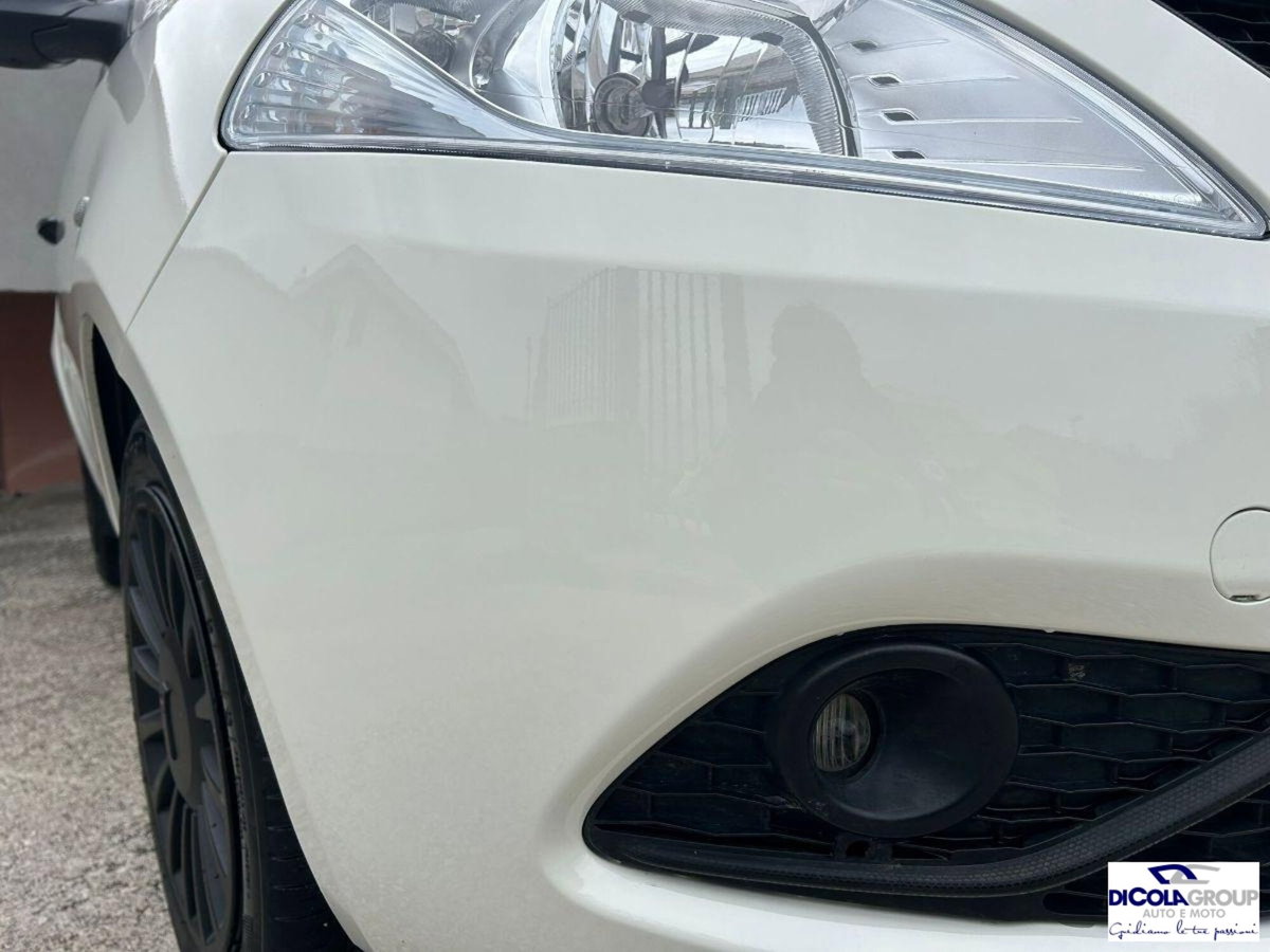 Lancia Ypsilon 1.2 69 CV 5 porte Platinum (9)