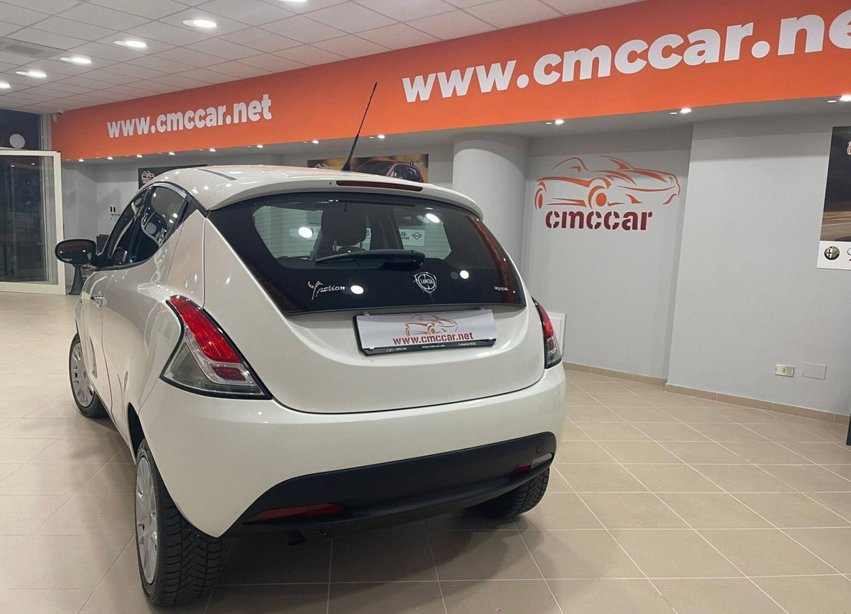 Lancia Ypsilon 0.9 TwinAir 85 CV 5 porte Metano Ecochic Gold (2)