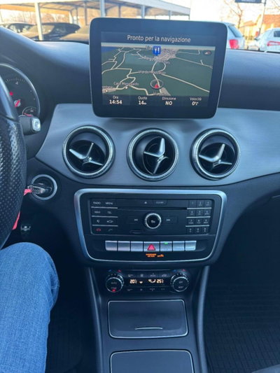 Mercedes-Benz CLA Shooting Brake 200 d Automatic Premium (14)