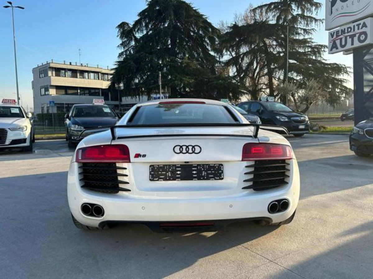 Audi R8 Coupé 4.2 V8 FSI quattro R tronic (2)
