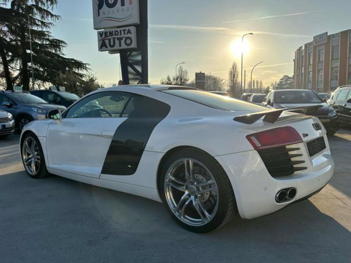 Audi R8 Coupé 4.2 V8 FSI quattro R tronic (3)