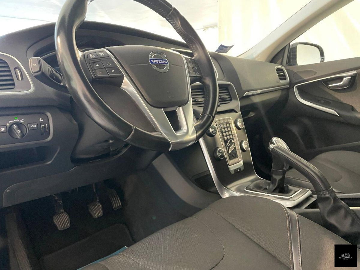Volvo V40 Cross Country D2 1.6 Summum (10)