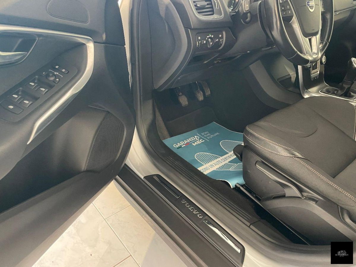 Volvo V40 Cross Country D2 1.6 Summum (8)