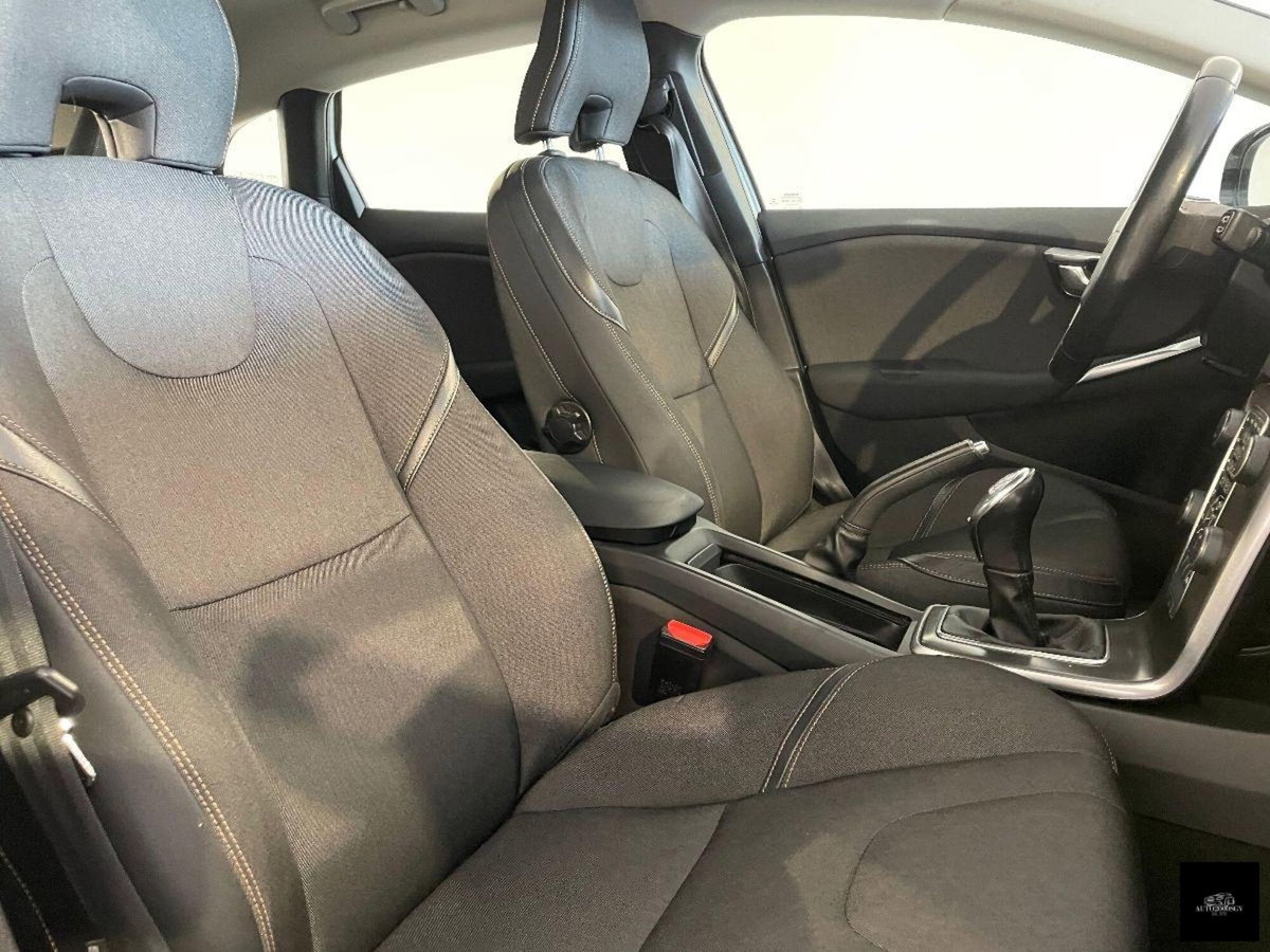 Volvo V40 Cross Country D2 1.6 Summum (9)