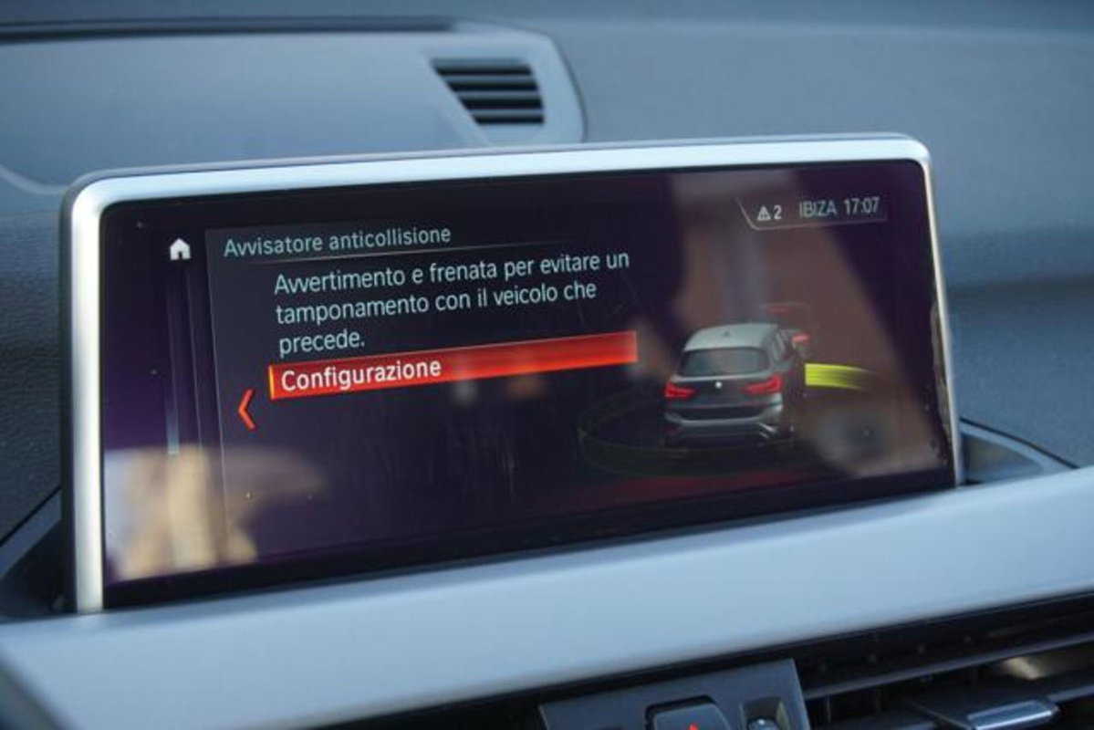 BMW X1 sDrive18d Business Advantage (18)