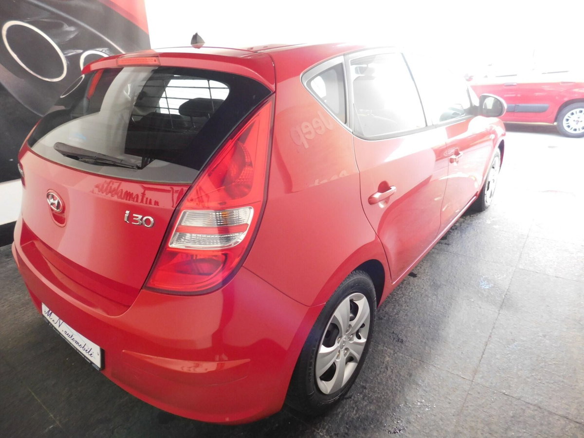 Hyundai i30 1.4 16V 109CV 5p. Active (17)