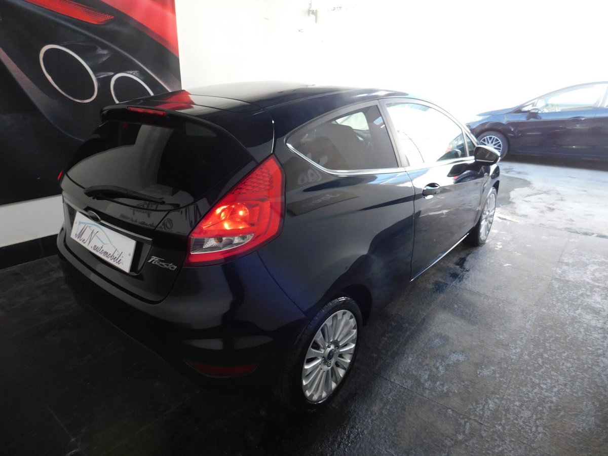 Ford Fiesta 1.4 96CV aut. 3 porte  Titanium (5)