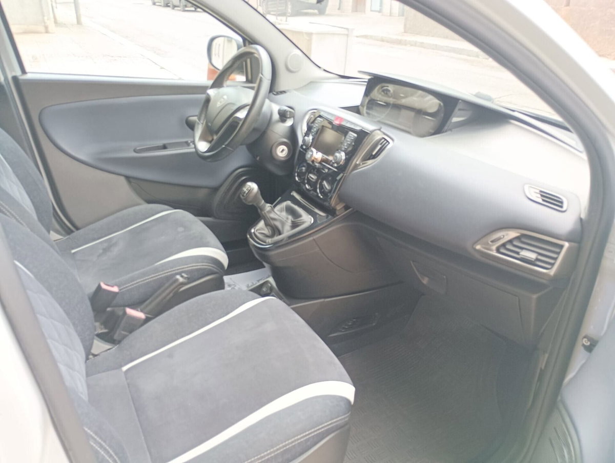 Lancia Ypsilon 1.3 MJT 16V 95 CV 5 porte S&S Mya (14)