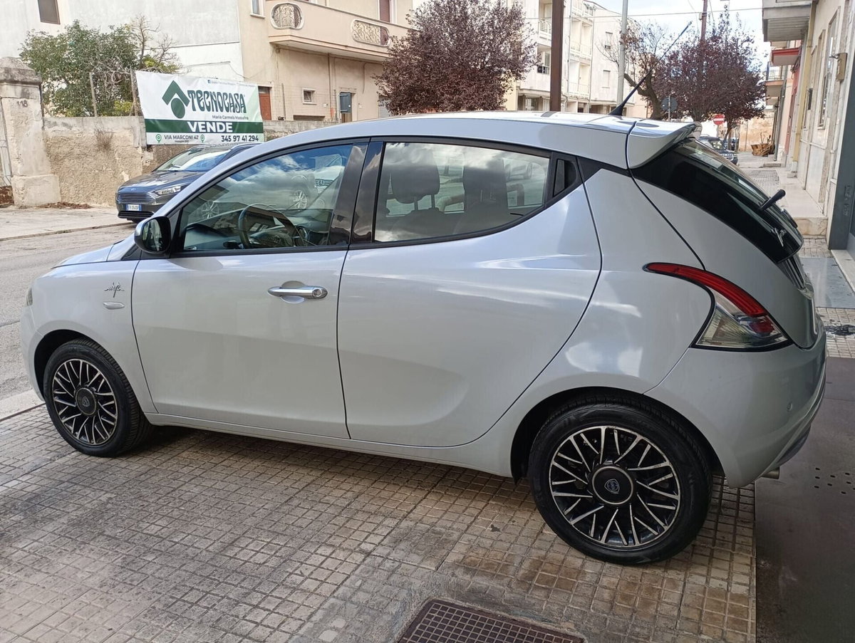 Lancia Ypsilon 1.3 MJT 16V 95 CV 5 porte S&S Mya (2)