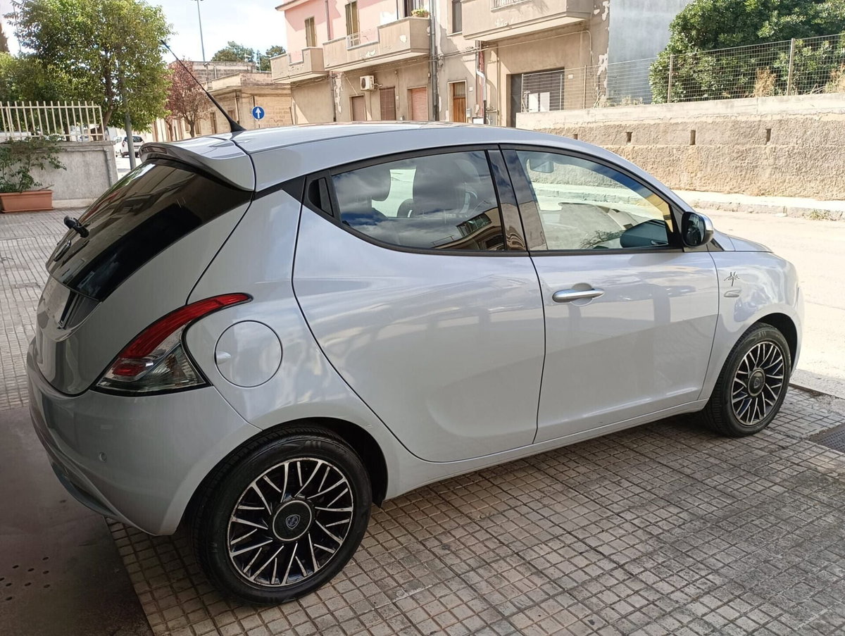 Lancia Ypsilon 1.3 MJT 16V 95 CV 5 porte S&S Mya (4)