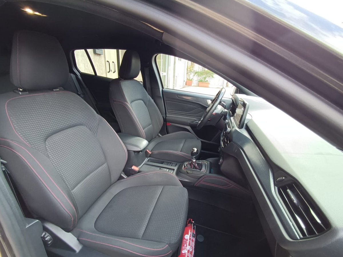 Ford Focus Station Wagon 1.5 TDCi 120 CV Start&Stop SW ST Line (10)