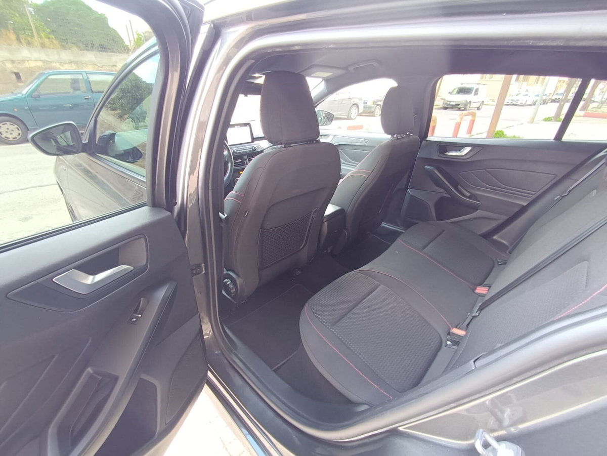 Ford Focus Station Wagon 1.5 TDCi 120 CV Start&Stop SW ST Line (19)