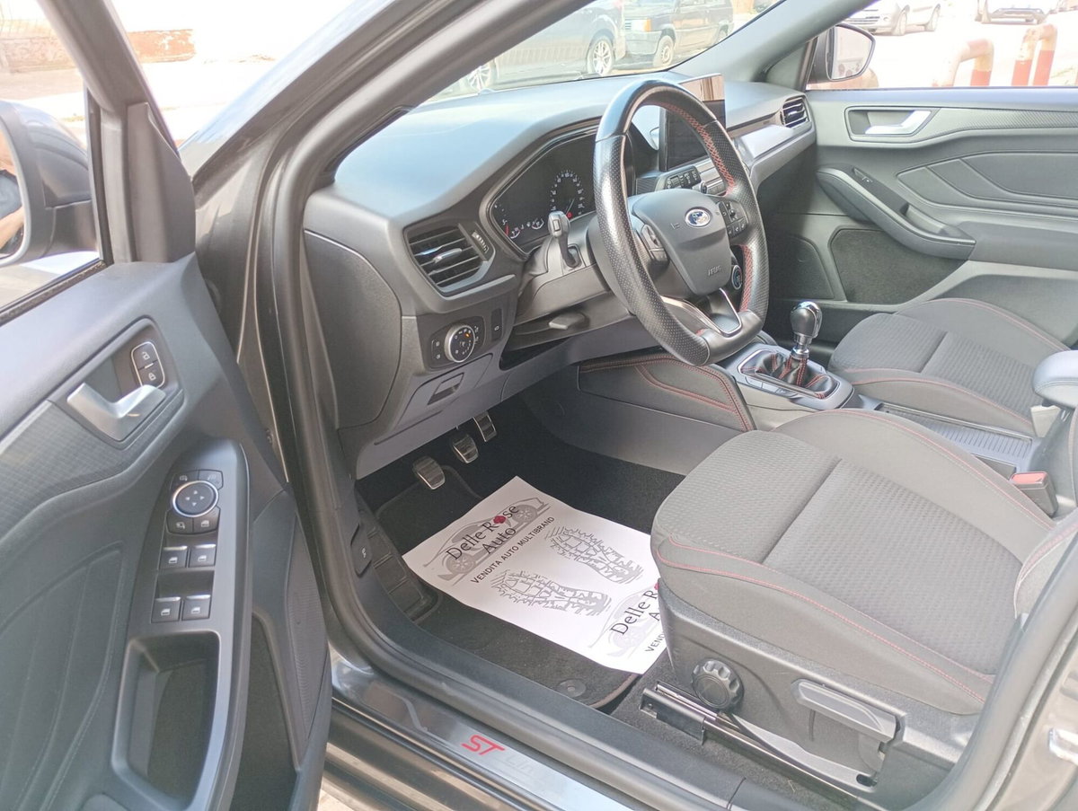 Ford Focus Station Wagon 1.5 TDCi 120 CV Start&Stop SW ST Line (8)