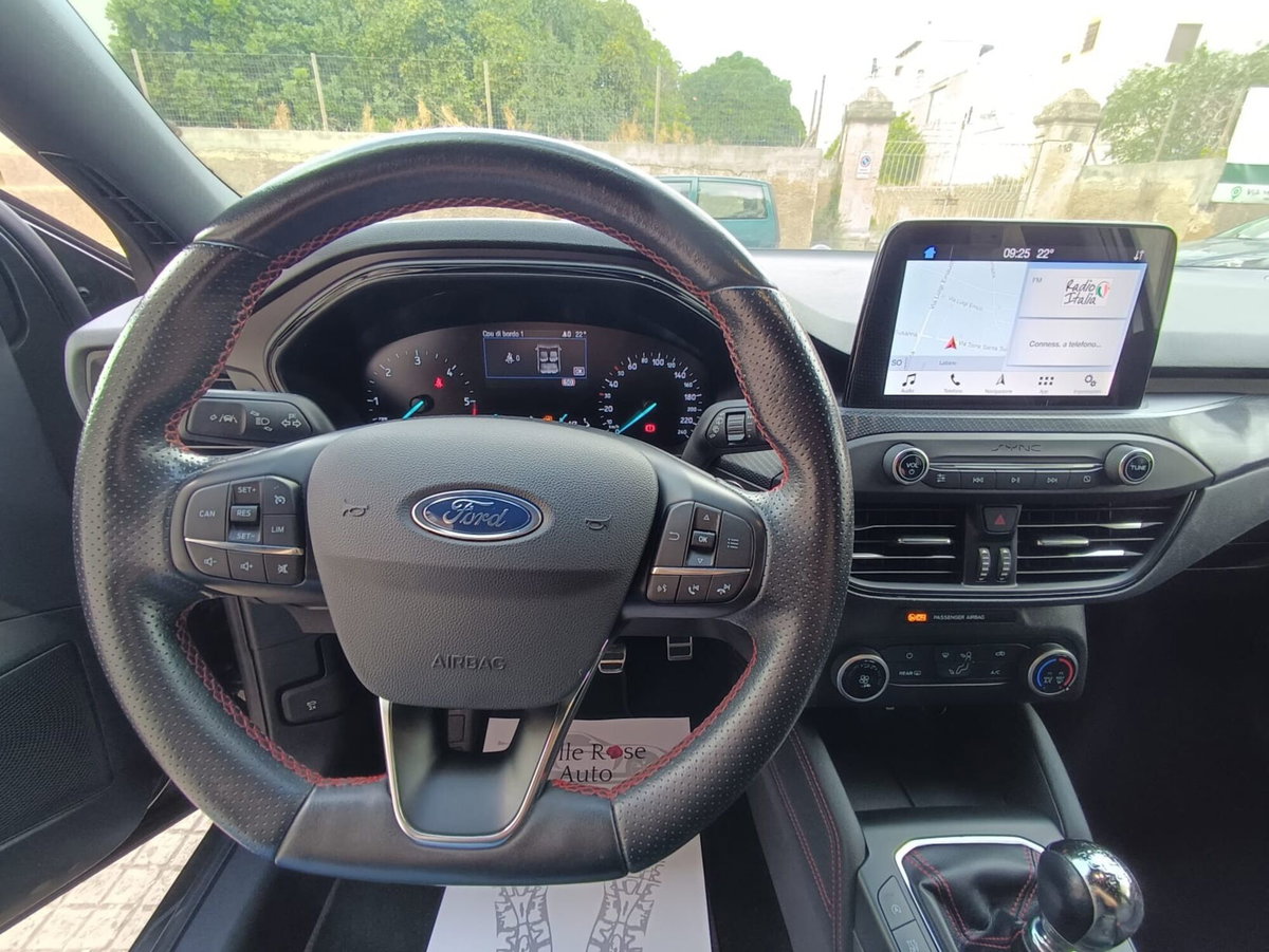 Ford Focus Station Wagon 1.5 TDCi 120 CV Start&Stop SW ST Line (9)