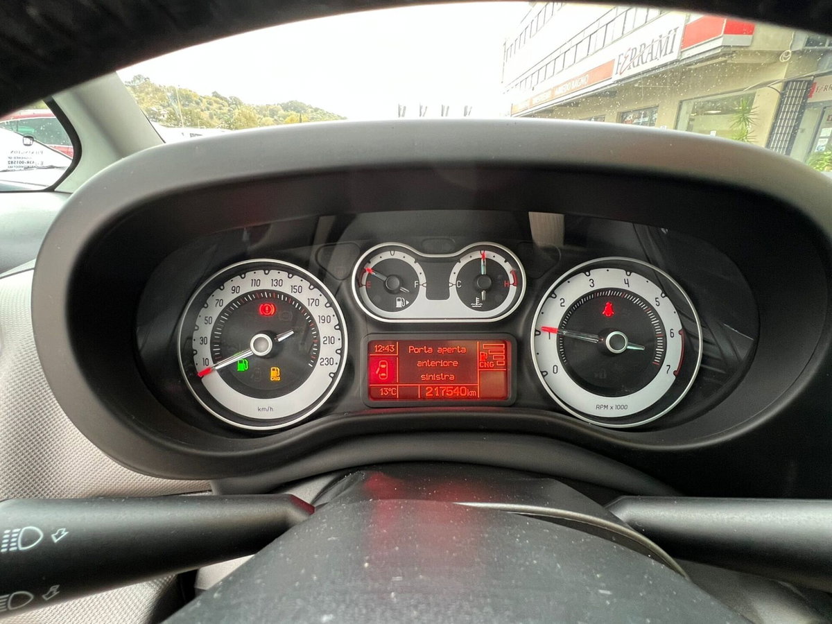 Fiat 500L 0.9 TwinAir Turbo Natural Power Lounge (8)