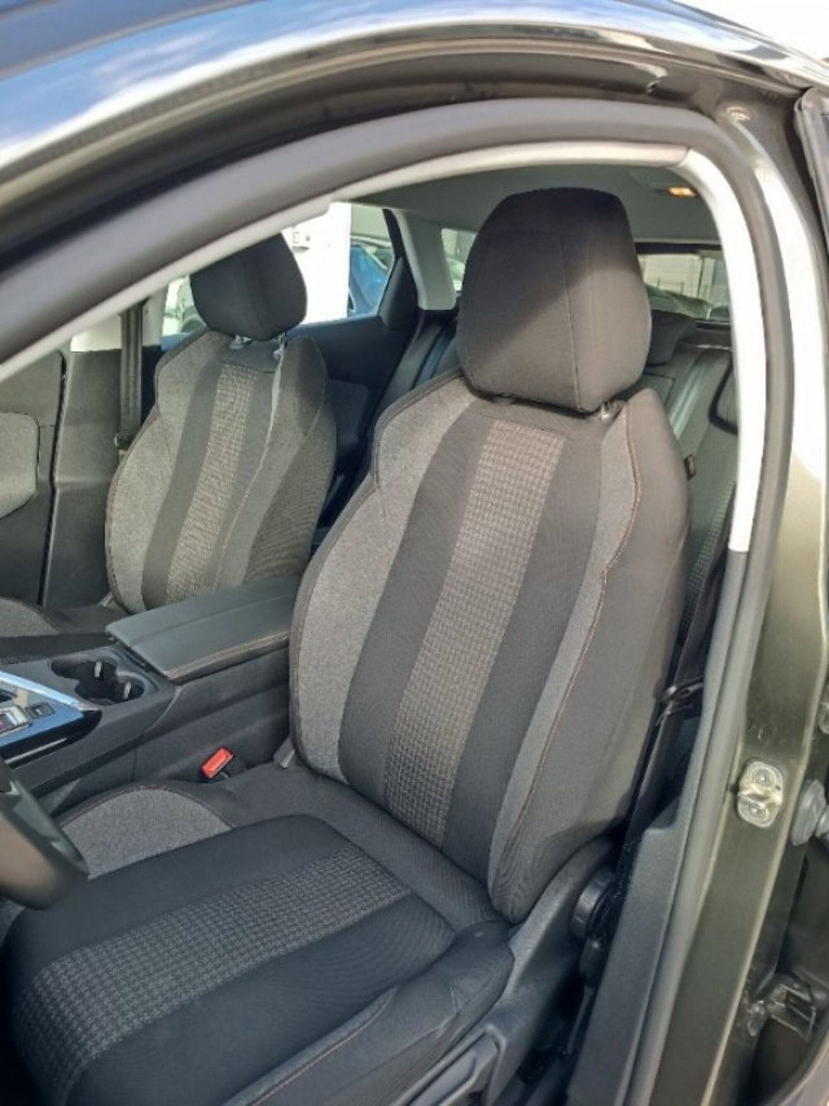 Peugeot 3008 BlueHDi 130 S&S EAT8 Active Pack (14)