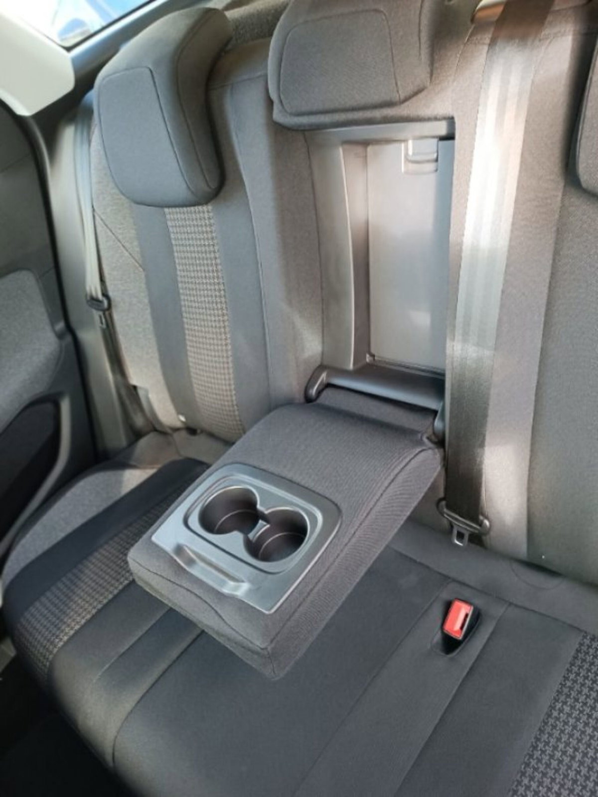 Peugeot 3008 BlueHDi 130 S&S EAT8 Active Pack (17)