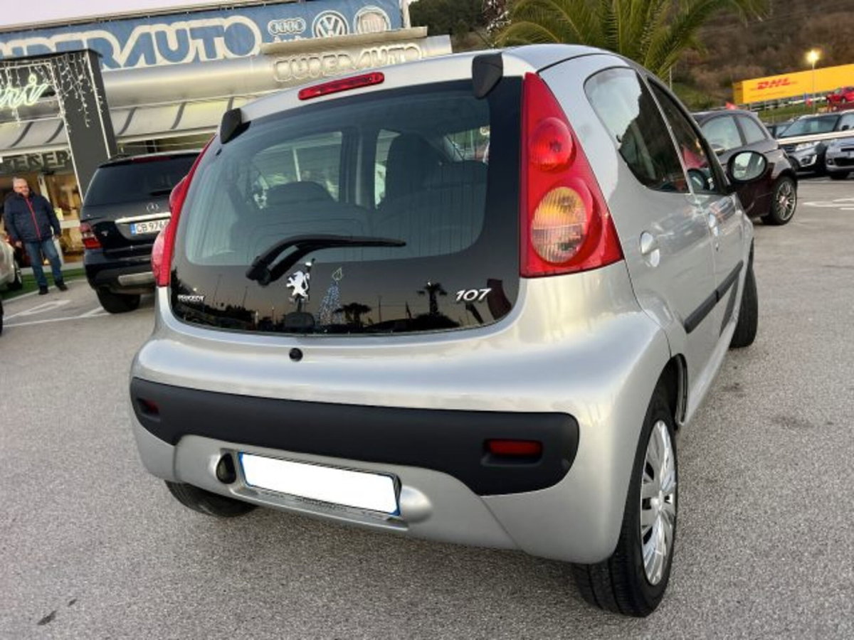 Peugeot 107 HDi 5p. Plaisir (2)