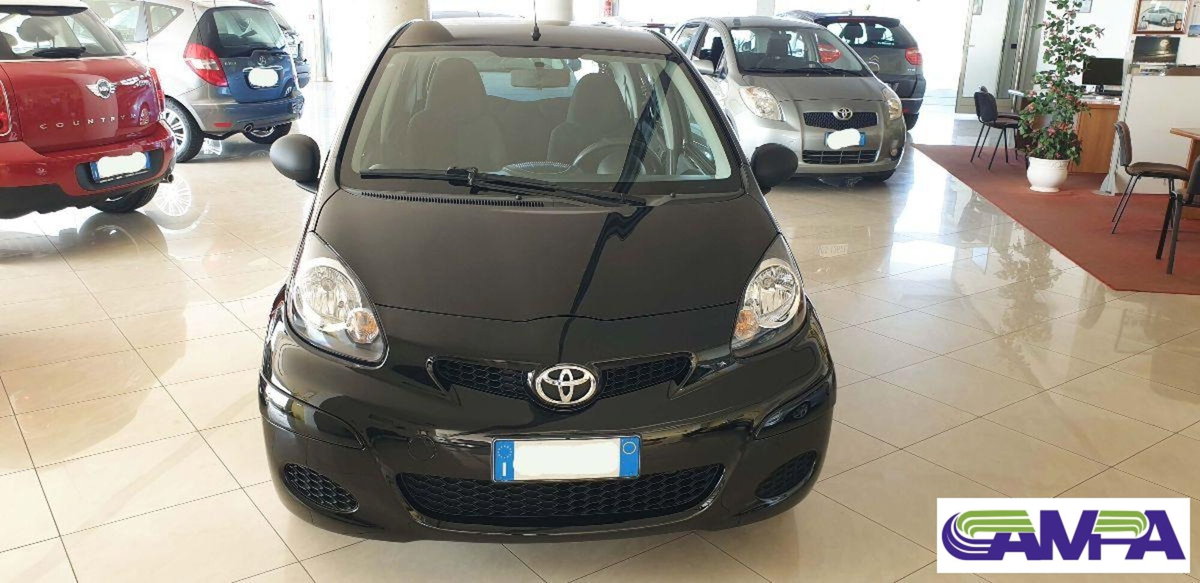 Toyota Aygo 1.0 12V VVT-i 5 porte Now Connect (2)