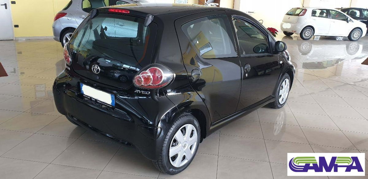 Toyota Aygo 1.0 12V VVT-i 5 porte Now Connect (4)