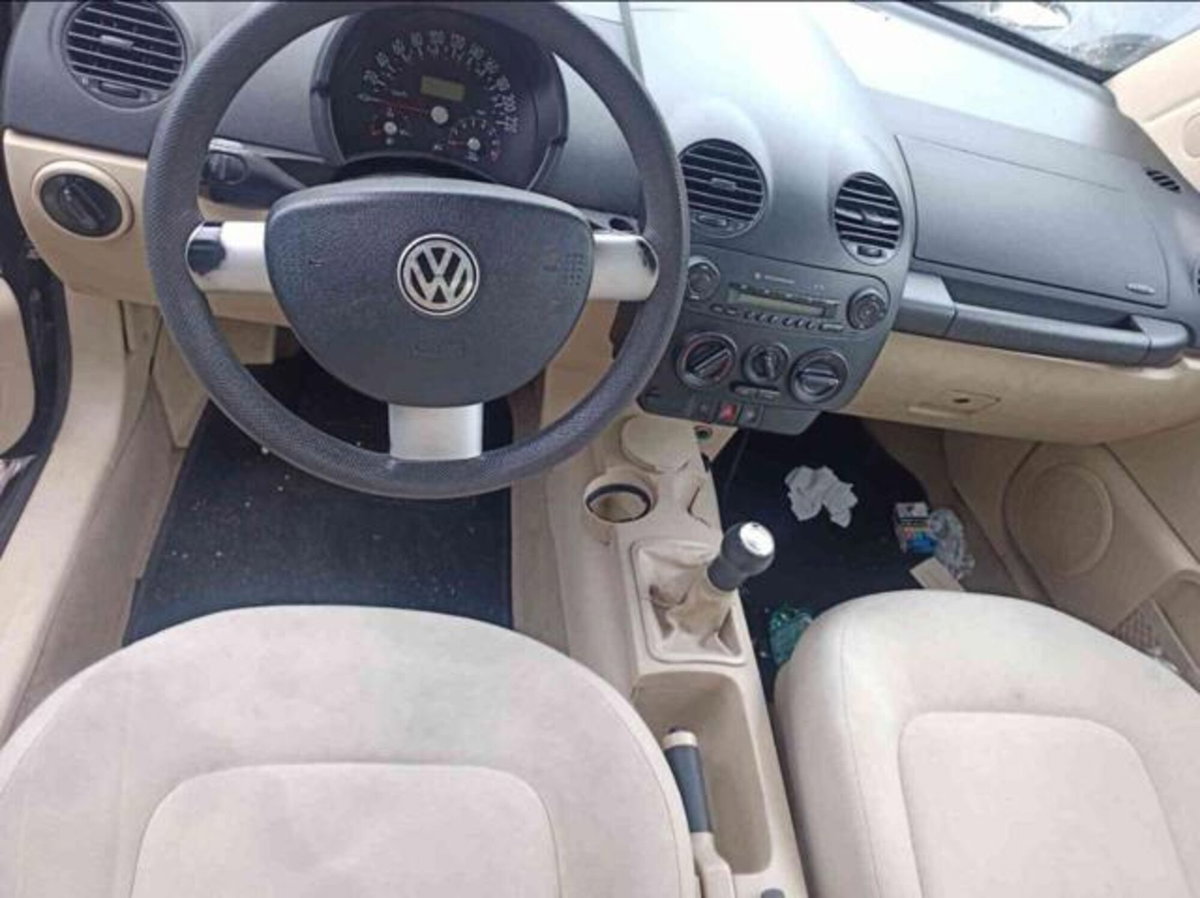 Volkswagen New Beetle 2.0 (4)