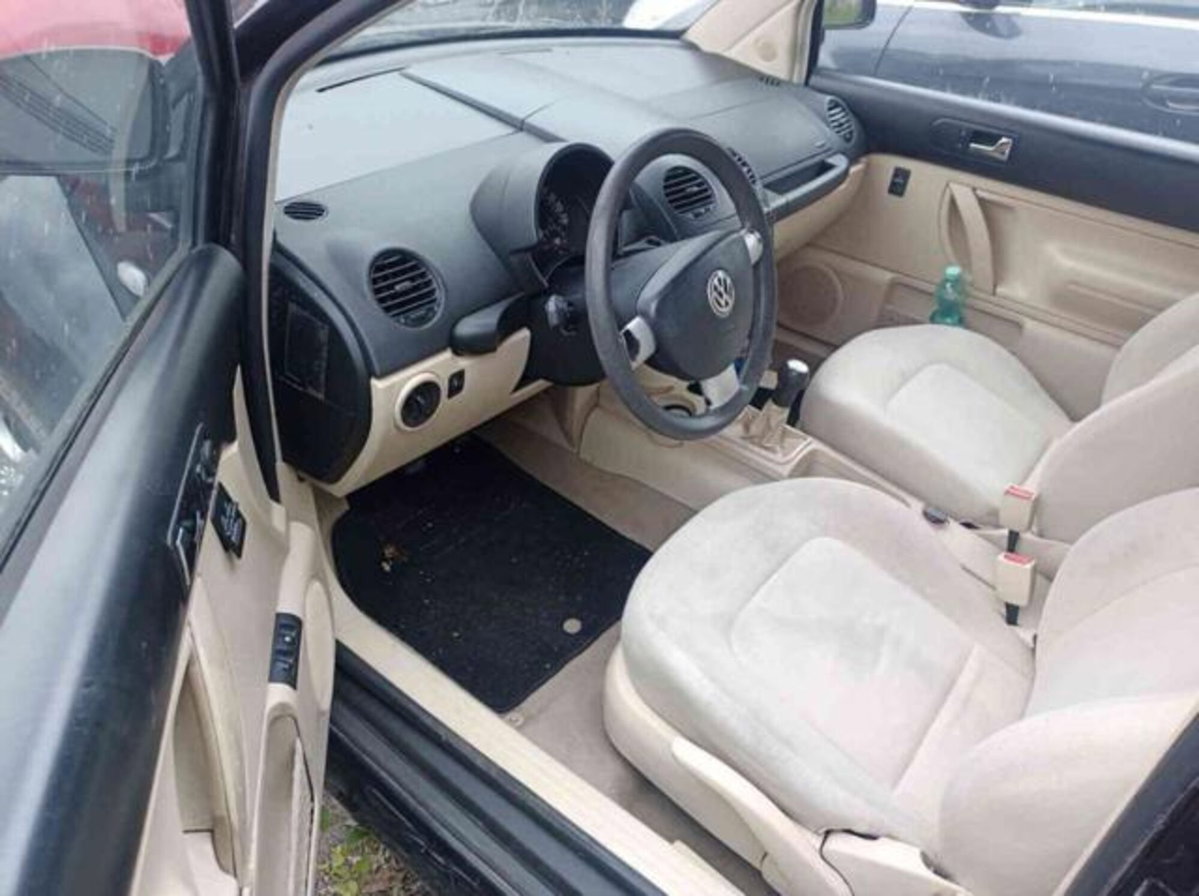Volkswagen New Beetle 2.0 (5)