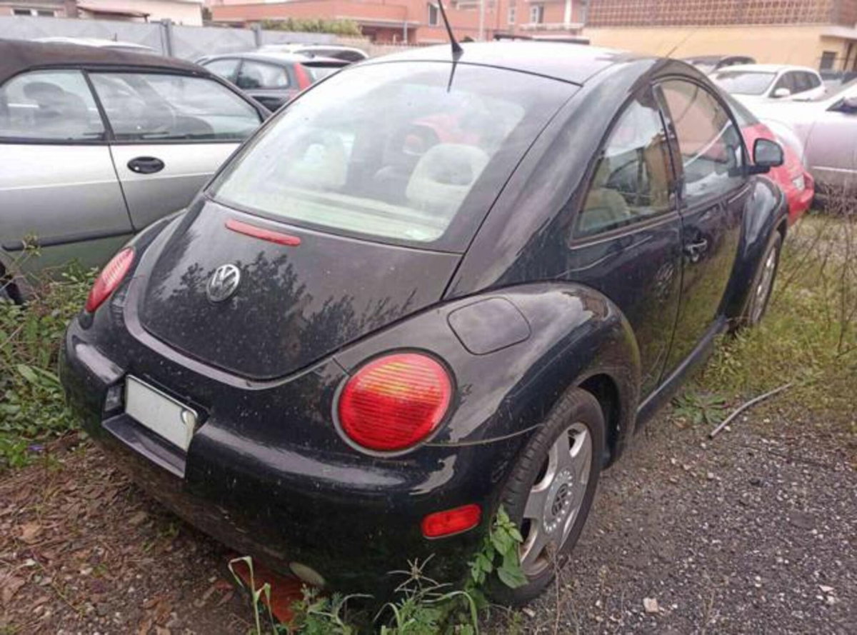 Volkswagen New Beetle 2.0 (6)