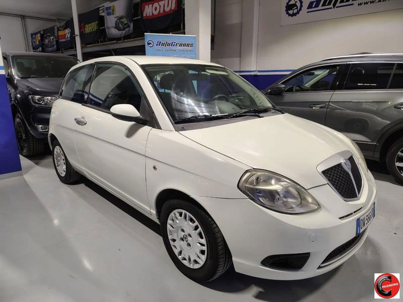 Lancia Ypsilon 1.4 16V Oro