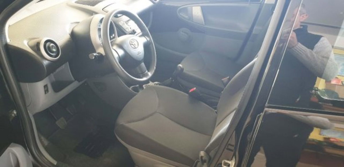 Toyota Aygo 1.0 12V VVT-i 5 porte Now Connect (11)