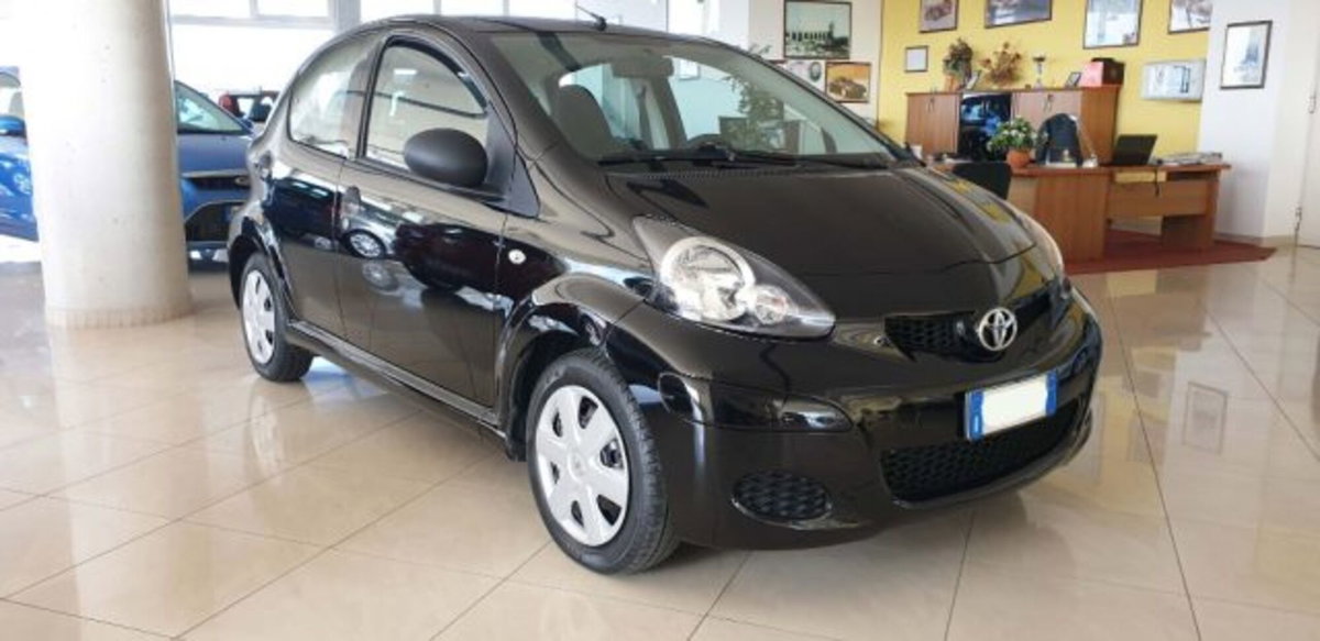 Toyota Aygo 1.0 12V VVT-i 5 porte Now Connect (3)